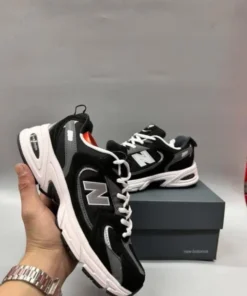 sneaker pallets with worldwide shipping