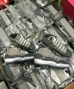sneaker pallets with worldwide shipping